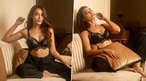 Surbhi Jyoti Hot Photos: टीवी एक्ट्रेस सुरभि ज्योति ने बोल्डनेस से मचाई  सनसनी, ब्लैक ब्रा फ्लौंट करती आई नजर | 🎥 LatestLY हिन्दी