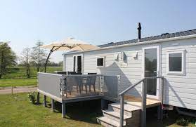 Je nach art des hauses hast du ein oder mehrere schlafzimmer, ein badezimmer, eine kompakte küche mit inventar und ein gemütliches wohnzimmer. Glamping An Der Ostsee Luxuscamping An Der Kuste