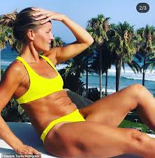 She embarked on a lifestyle overhaul eight years ago, after her mother died, and went from a size 16 to a size 8 in the process. Davinia Taylor 42 Shows Off Her Ripped Bikini Body As She Reflects On Her Weight Loss Journey Daily Mail Online
