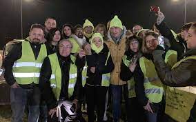 Dans leurs rangs, deux hommes aimeraient pouvoir prendre le leadership du mouvement : Meaux Jean Marie Bigard Salue Les Gilets Jaunes Avant Et Apres Son Spectacle Le Parisien
