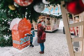 Explore our premium range of gluten free hampers for christmas available at yumbles. Christmas Markets Fairs In Derbyshire For 2019 Littleover Lodge