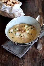 Aggiungete alla pentola i porri tagliati a tocchetti oppure a listarelle, le patate tagliate a fette sottili, la carota a pezzetti e l'alloro. Merluzzo Al Forno In Zuppa Di Patate E Porri Say Good