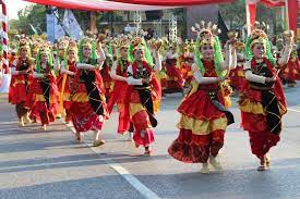 Tari Muang Sangkal Tari Tradisional Madura Halaman All Kompas Com