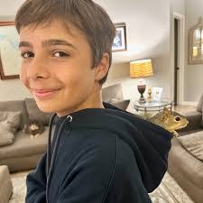 Megan Finch's Instagram, Twitter & Facebook