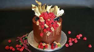 Przepis Na Tort Czekoladowy Z Galaretka Malinowa Orchideli Przepisy Na Torty I Slodki Stol Desserts Food Cake