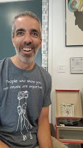 Trying to debunk-the Snow White Mandela Effect by, playing Heigh-Ho from  the original 1952 vinyl record. It's off to work we go #mandelaeffect  #snowwhite #heighho #nowspinning