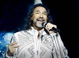 Marco Antonio Solís headlines Hollywood Bowl, with daughters - Los Angeles  Times