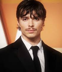 Adriano Menezes's Instagram, Twitter & Facebook