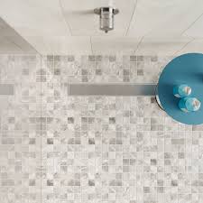 Wer denkt nicht sofort an die mosaiken in römischen bädern oder abbildungen alexander des großen bei dem wort mosaik. Mosaikfliesen Begehbare Dusche Badezimmer Dusche Fliesen Mosaik Fliesen Bad Dusche Fliesen