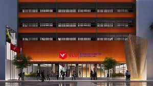Hiểu theo nghĩa hẹp hơn, thì văn học là dạng văn bản được coi là một hình thức nghệ thuật, hoặc bất kỳ một bài viết nào được coi là có giá trị nghệ thuật hoặc trí tuệ, thường là do cách thức triển khai ngôn ngữ theo những cách. TrÆ°á»ng Ä'áº¡i Há»c VÄn Lang Thong Bao Tuyá»n Sinh 2020