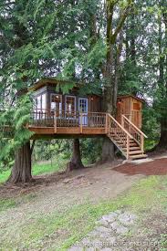 Shera Art Studio Baumhaus Leah Frontier Art Baumhaus Frontier Leah Shera Studio Shera Art S Hermosas Casas De Arboles Casas Guadua Casas De Troncos