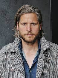 Protagonista delle vicende è una squadra speciale della lka (landeskriminalamt), diretta da jan brenner (sebastian ströbel), affiancato in missione da leonie bongartz (chiara schoras). Sebastian Strobel Schauspieler Hamburg Crew United