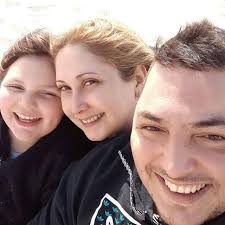 Tal cual..no van a clases y andan viajando x todos lados, o haciendo otro  tipo trabajo adicional o pagado por una privada