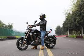 舒适好骑的运动太子升仕310v测试 2 牛摩网 motorcycle moped vehicles