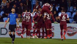 Are la victorie o cotă de 1.60 pe casapariurilor.ro, unde stai pe live pentru a beneficia de cote xxl la toate meciurile. Video Viitorul Cfr Cluj 1 2 Echipa Lui GicÄ Hagi A Fost De Nerecunoscut Clujenii Au Revenit Pe Primul Loc