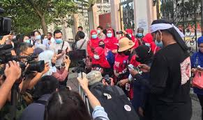 The kuala lumpur courts complex (malay: Penyokong Najib Mula Tiba Di Kompleks Mahkamah Kuala Lumpur