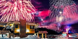 With comfortable locker rooms, you can change into your swimsuit and enjoy all of the amenities including hot springs all winter long steamboat is host to music and art events suitable for the whole family. Rabbit Ears Motel Downtown Steamboat Springs Colorado Affordable Lodging