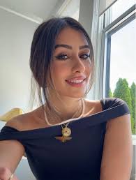 Hi can anyone help where can I go I need shoes for my kids please I'm tight 