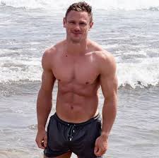 Two Simple Diet Changes Helped This Guy Reveal His Six Pack Abs