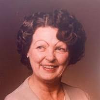 Penelope Hicks's Instagram, Twitter & Facebook