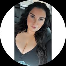 Who is a good hair stylist for coloring wavy or curly blonde hair?