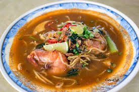 Menariknya mee udang di penang ini, ianya terdapat dua jenis, satu mee udang cina yang lebih dikenali sebagi hokkien mee dan satu lagi mee udang melayu iaitu mee udang sungai dua. Mee Udang With Big Prawns Restoran Aur Gading Sungai Dua Crisp Of Life