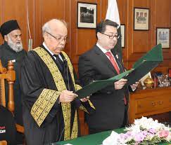 The executive power, invested in the president, the legislative power, given to congress (the house of representatives and the senate), and the judicial power, vested in one supreme court and other federal courts created by congress. Hcjp Administers Oath To Mr Mohammad Jalal Sikandar Sultan As Chief Election Commissioner Of Pakistan Supreme Court Of Pakistan