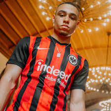 The shirt has a classic style with vertical black and red stripes, the latter featuring the shaded römer battlements. Eintracht Frankfurt 2020 21 Nike Home Kit 20 21 Kits Football Shirt Blog