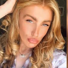 Kimberly Caples's Instagram, Twitter & Facebook