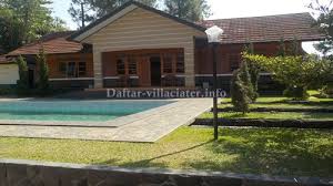 Villa Di Ciater Dengan Kolam Renang Air Panas Pribadi