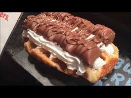 Nutella Kinder Bueno Waffle Best Crepes In London Huge Milkshakes London Street Food Youtube Food Street Food Indulgent Food