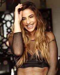 Maybe you would like to learn more about one of these? Carla Giraldo Abdomen Marcado Color De Pelo Abdomen