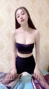 Miss King 7-minute naked dance.