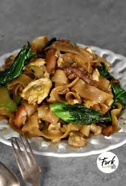 Pad See Ew Quick Stir Fried Noodles Recipe In 2020 Pad See Ew Yummy Comfort Food Asian Noodle Recipes