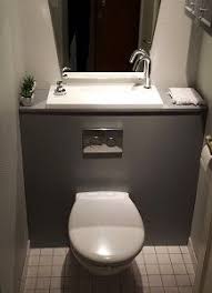 Habillage Mur A Mur Sur Wici Bati Avec Finition Laquee Grise Relooking Toilettes Idee Toilettes Amenagement Toilettes