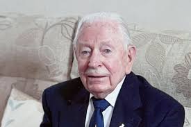 Obituary: Bill Leckie, decorated RAF bomber pilot who spent his civilian  career flying for Aer Lingus