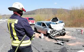 Die genaue ursache für den unfall ist umstritten. Schwerer Unfall Bei Untermassfeld Fahrerin Leider Verstorben Rhonkanal Schafe Videos Online