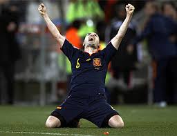 Un vino tinto valorado con 3,5 puntos sobre 5 según los usuarios de drinks&co y tiene, asimismo, las siguientes valoraciones: Iniesta La Seleccion Espanola Mundial Sudafrica 2010 Deportes Elmundo Es