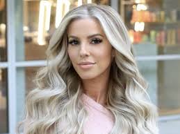 Fitness Influencer Heidi Somers in Two-Piece Workout Gear Says "Tag Your  Ten"