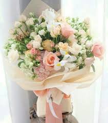 Pin By Fateme On Kviti Flower Arrangements Beautiful Flower Arrangements How To Wrap Flowers