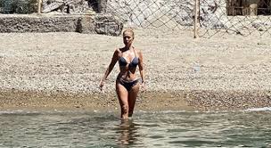 (foto instagram profilo ufficiale nancy brilli). Nancy Brilli Sirenetta In Bikini Si Ricarica Con Un Bagno A Ponza