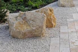 Gegen entsprechendes porto auch versendbar. Findling Aus Travertin Wobei Ich Einen Grauen Stein Wie Granit Oder Muschelkalk Oder Dolomiten Bevorzugen Wurde Als Quellstein Findling Steine Garten
