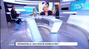 Créée en 2001 par jérôme bellay et yves calvi (qui en fut le présentateur de 2001 à 2016). Presidentielle Qui A Peur De Marine Le Pen Cdanslair 04 03 2021 Youtube