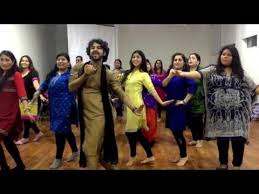 Mehendi Hai Rachne Wali Sajan Ji Ghar Aaye Devesh Mirchandani Peru Youtube Wedding Dance Songs Best Dance Dance Steps