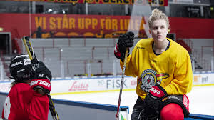 Aug 12, 2013 · luleå hockey juniorer här diskuteras luleå hockeys ungdomsverksamhet så som j20, j18 och yngre. Lulea Hockeys Damer Nar Framgang Och Publik Genom Stod Fran Omgivningen Dn Se