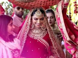 Sabyasachi Tikka Maang Tikkagold Kundan Tikka Big Maang Etsy Sabyasachi Bridal Indian Bridal Dress Indian Wedding Outfits