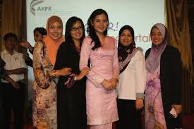 Nst | march 22, 2021 @ 6:50pm. Lisa Surihani Uitm Shah Alam Attending Akpk S Online Learning Portal Launch Celebs Coat Celebrities