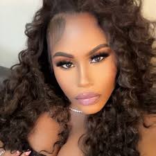 Skye Alexis (@CieloSmiles)