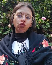 Looks like she could kill you, It's a cinnamon roll ✨ pero también podría  si quisiera 😤 Para @giovanny.wolff y parte de lo que fue su trabajo final,  gracias por confiar en