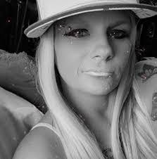 Melanie Cronk's Instagram, Twitter & Facebook